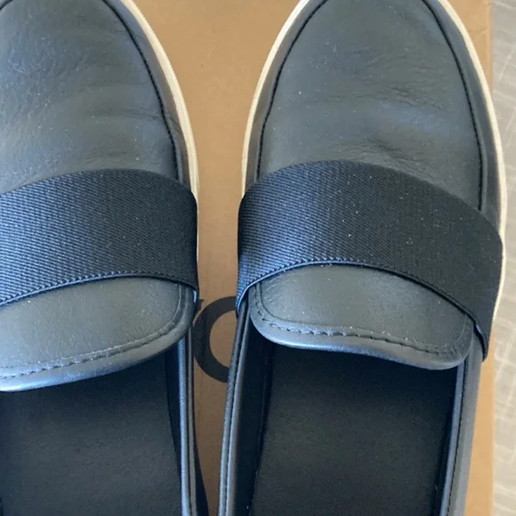 UGG size 9 Leather Slip Ons - Picture 8 of 9